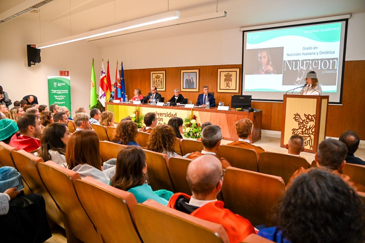 🎓✨ ¡Un emocionante comienzo en el Campus de Ponferrada! ✨🎓

👉🏻Hoy, tuvimos el honor de recibir al Rector de <a href="/unileon/">Universidad de León</a>, Juan Francisco García Marín, quien presidió con gran solemnidad el Acto de Apertura del Curso Académico 2023-2024, en su último año de mandato. 📚
