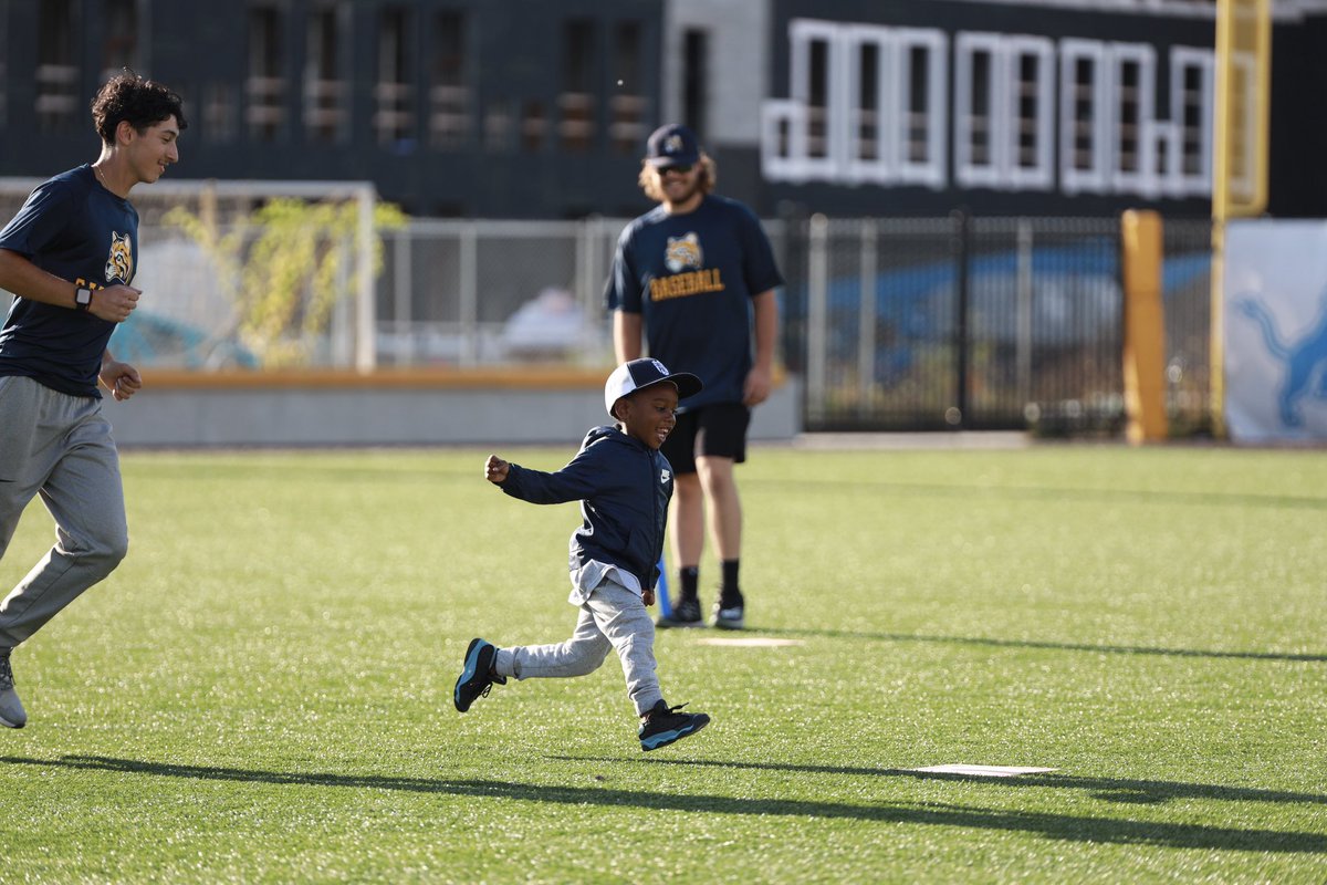 DetroitPAL's tweet photo. Our Little Sluggers are learning the game of baseball, all thanks to the amazing @OcelotBaseball team! They're igniting their passion for the sport. ⚾️

#LittleSluggers #detroitpal https://t.co/B8YWbWG55y