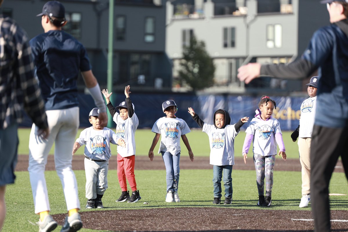 DetroitPAL's tweet photo. Our Little Sluggers are learning the game of baseball, all thanks to the amazing @OcelotBaseball team! They're igniting their passion for the sport. ⚾️

#LittleSluggers #detroitpal https://t.co/B8YWbWG55y