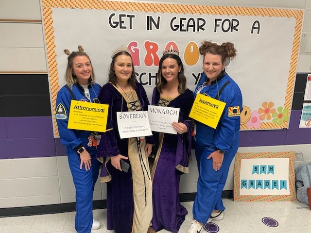 MrsEdwards_msaw's tweet photo. What a beautiful day for our vocabulary parade! So many of our students tied in academic Vocabulary words we have been learning in class!  @MSAW_Elementary https://t.co/CoiS8kfL2u