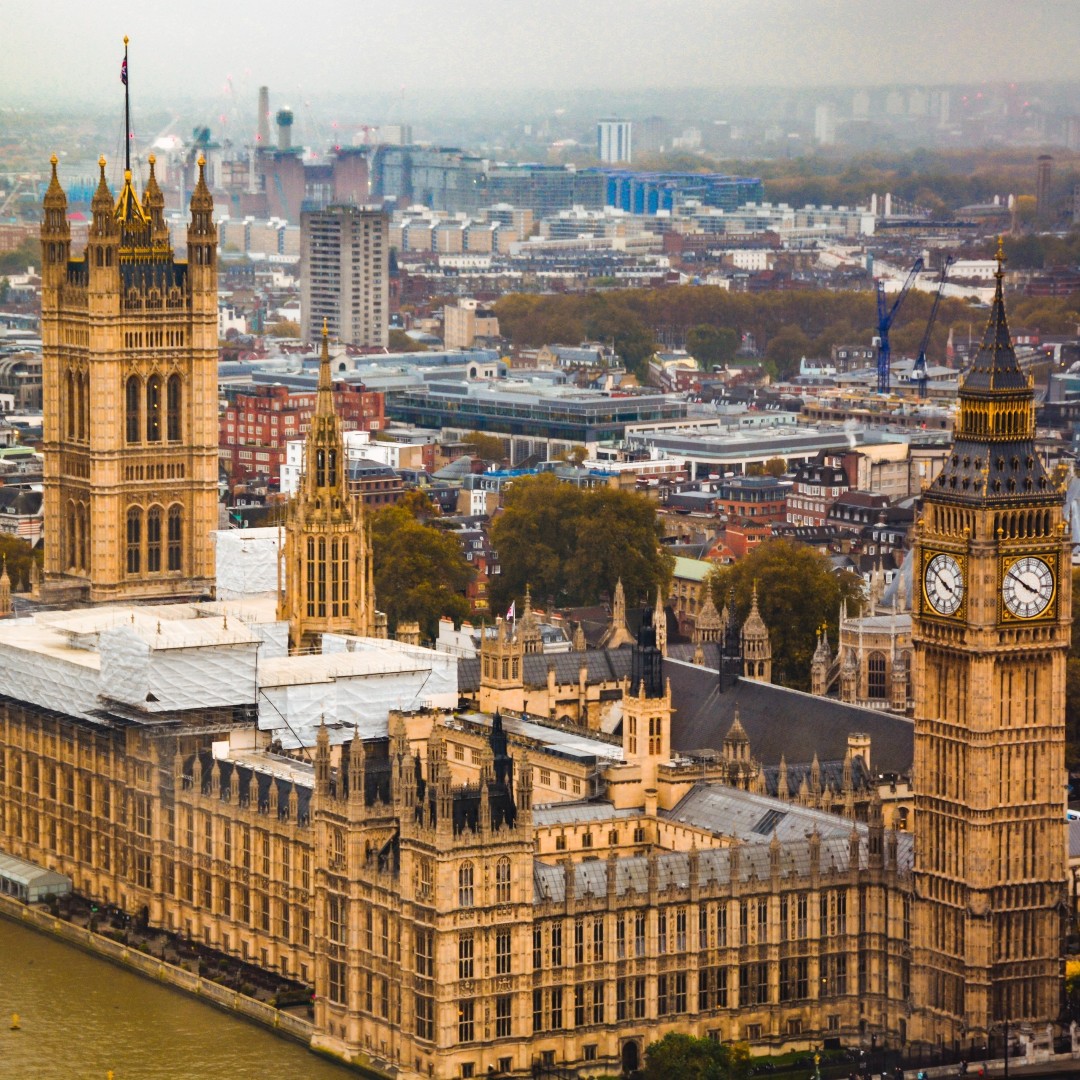 GECoalition's tweet image. With the slowdown on #climatecommitments and inflation and interest rates remaining high, it's now more important than ever to listen to voters. 

Fifty percent of voters cite the #costofliving crisis as a central issue for them.

We must @StopTheSqueeze:
greeneconomycoalition.org/news-and-resou…