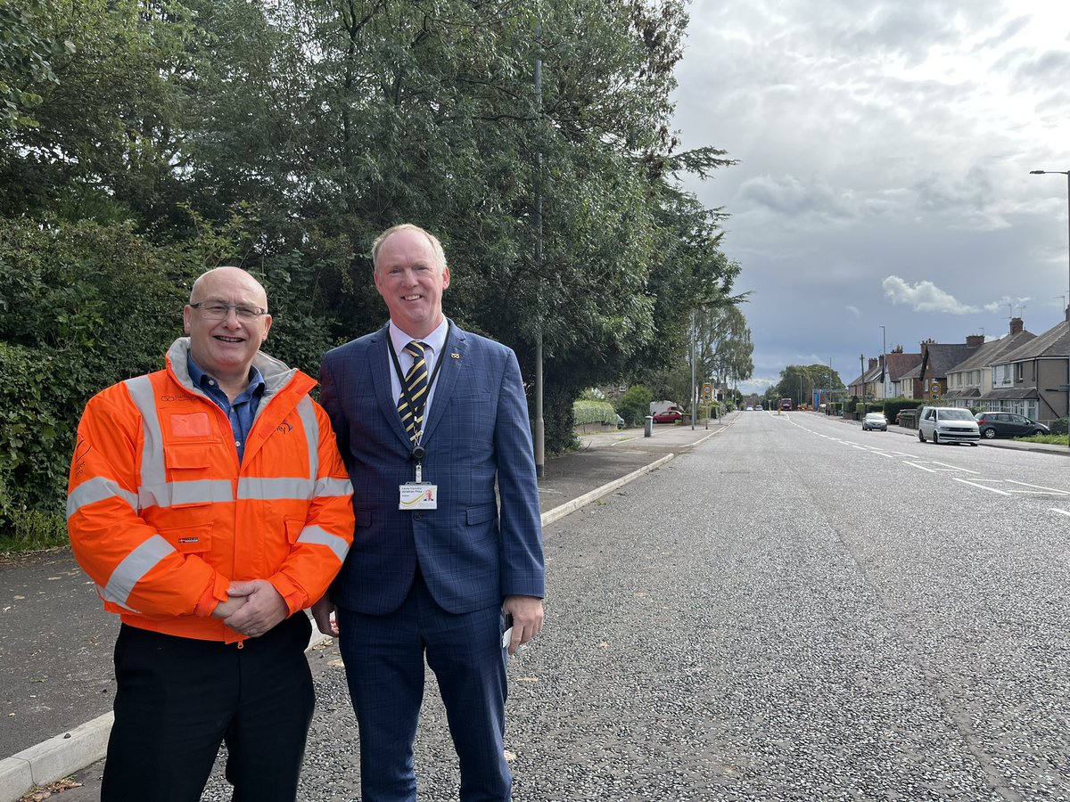 Great to get out with <a href="/CllrDWilliamsCC/">David Williams</a> today and see work being finished on the A34 Stone Road. Crews have completed these £1.4 million works on time despite some terrible weather, and it’s good to see residents already benefitting from smoother journeys.