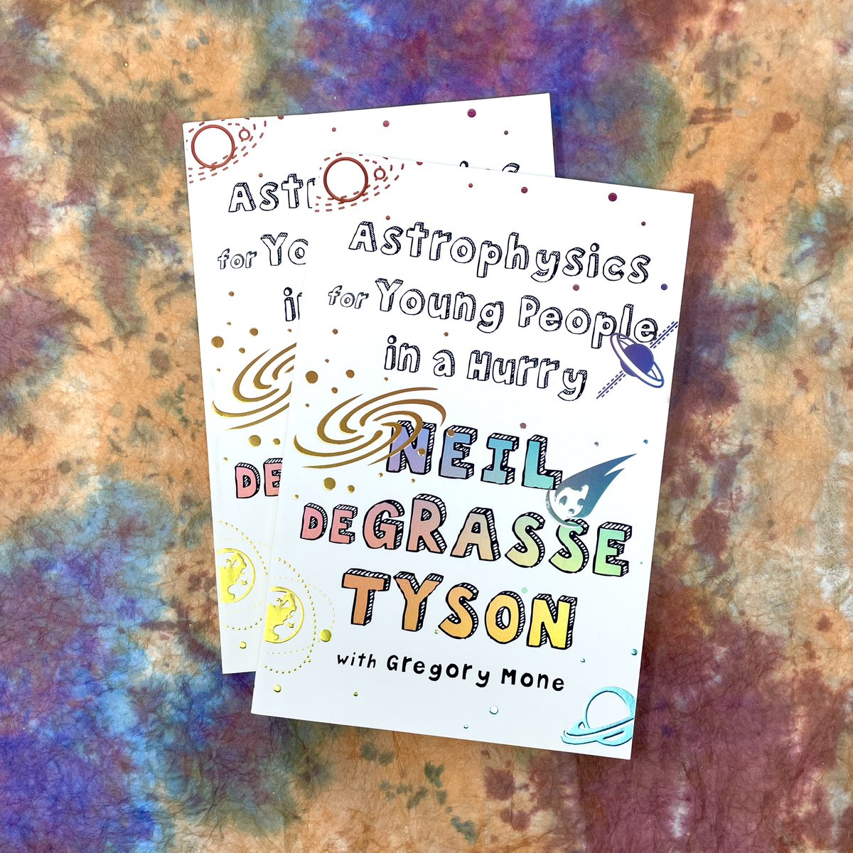 Kids can learn everything they ever wanted to know about the cosmos in Neil deGrasse Tyson’s accessible guide to space and time! 🪐🔭 Great for classrooms and curious kiddos. Recommended for grades 3-9. wwnorton.com/books/97803933… @neiltyson