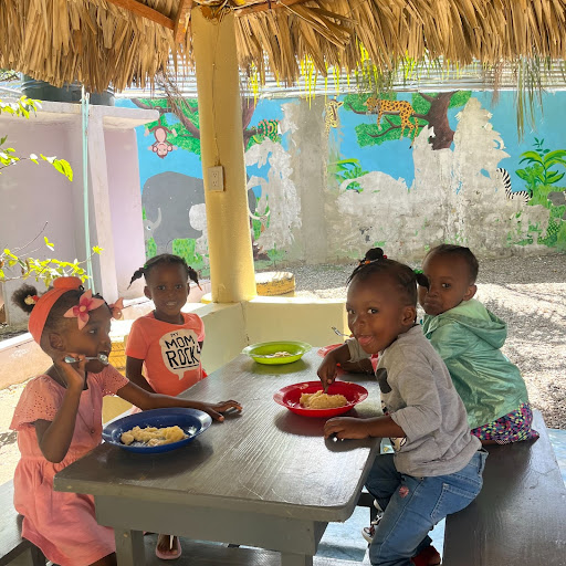 Yspaniola's tweet photo. Good morning everyone! We are very excited to announce the start of pre-school! Through your contributions, we are able to not only provide an education for these children but a breakfast snack too.

#freedomtolearn #loveofreading #loveoflearning #literacy  #communitydevelopment https://t.co/g9bG8EqM9V