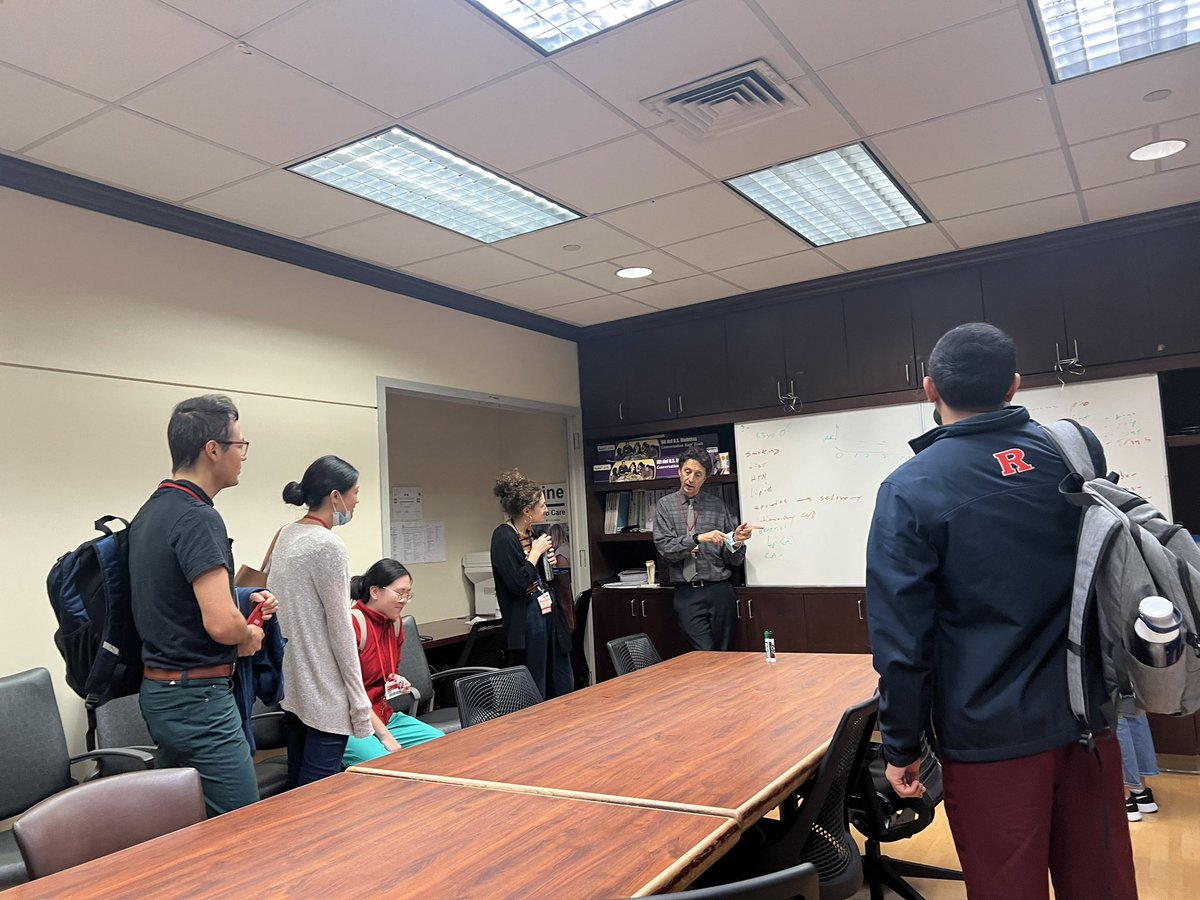 Another day in WCIMA with Dr Roach captivating our interns so much that they all stayed after lecture to keep asking questions 🥹