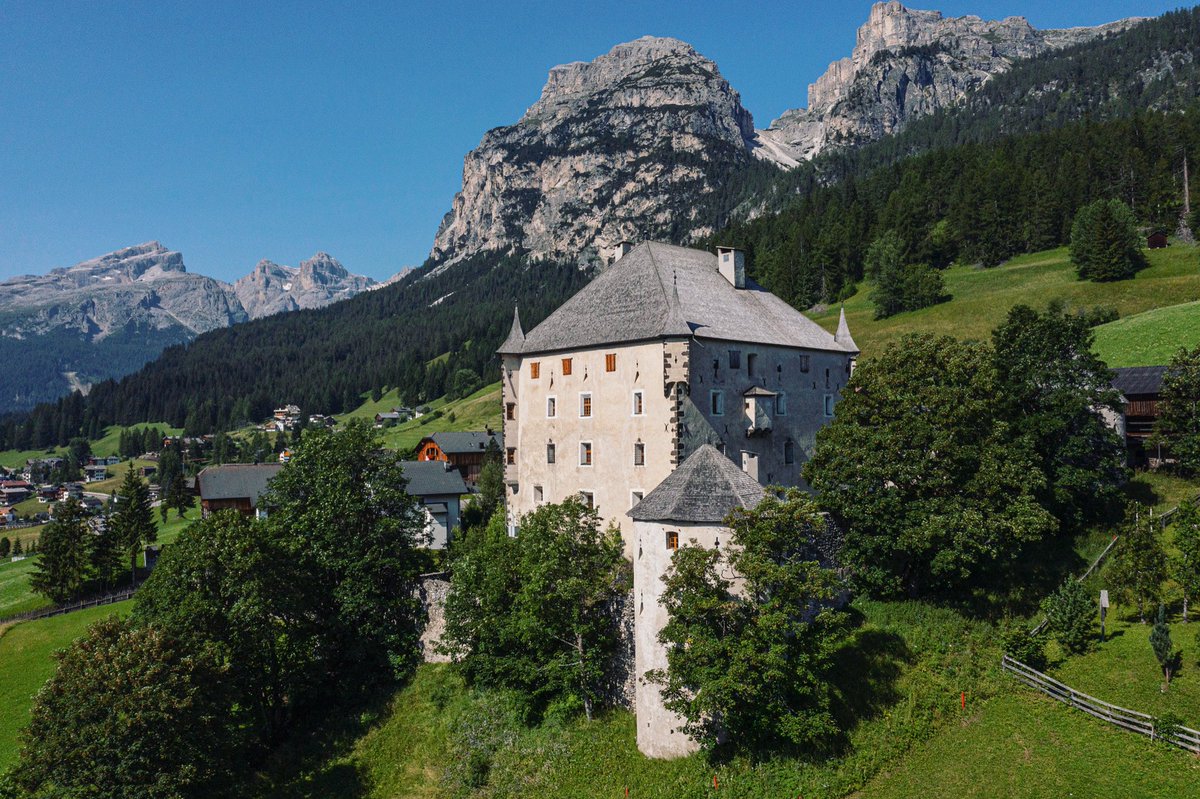 SavioliAngelo's tweet photo. The Amazing Castle Colz  FOR SALE !

#altabadia #dolomites #Italy #colz #italiancastle #forsale #cortina #corvara #castle #milanoindependentagency https://t.co/khNda1tPya