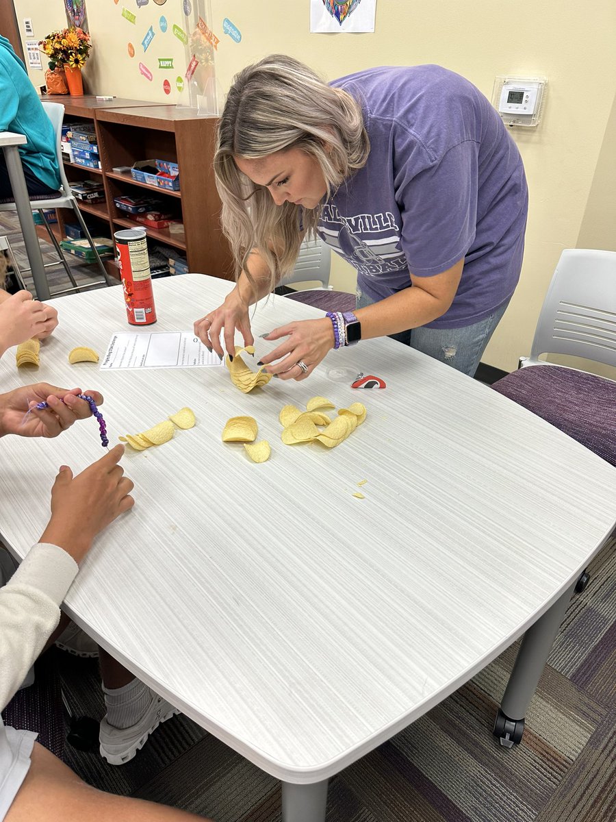 Karla_Carr_143's tweet photo. Pringle’s Challenge ACCOMPLISHED!!! #stem #funfriday #librariesrock @YourDigitalLBR @CiaHallsville https://t.co/IWpUZw1Kv1