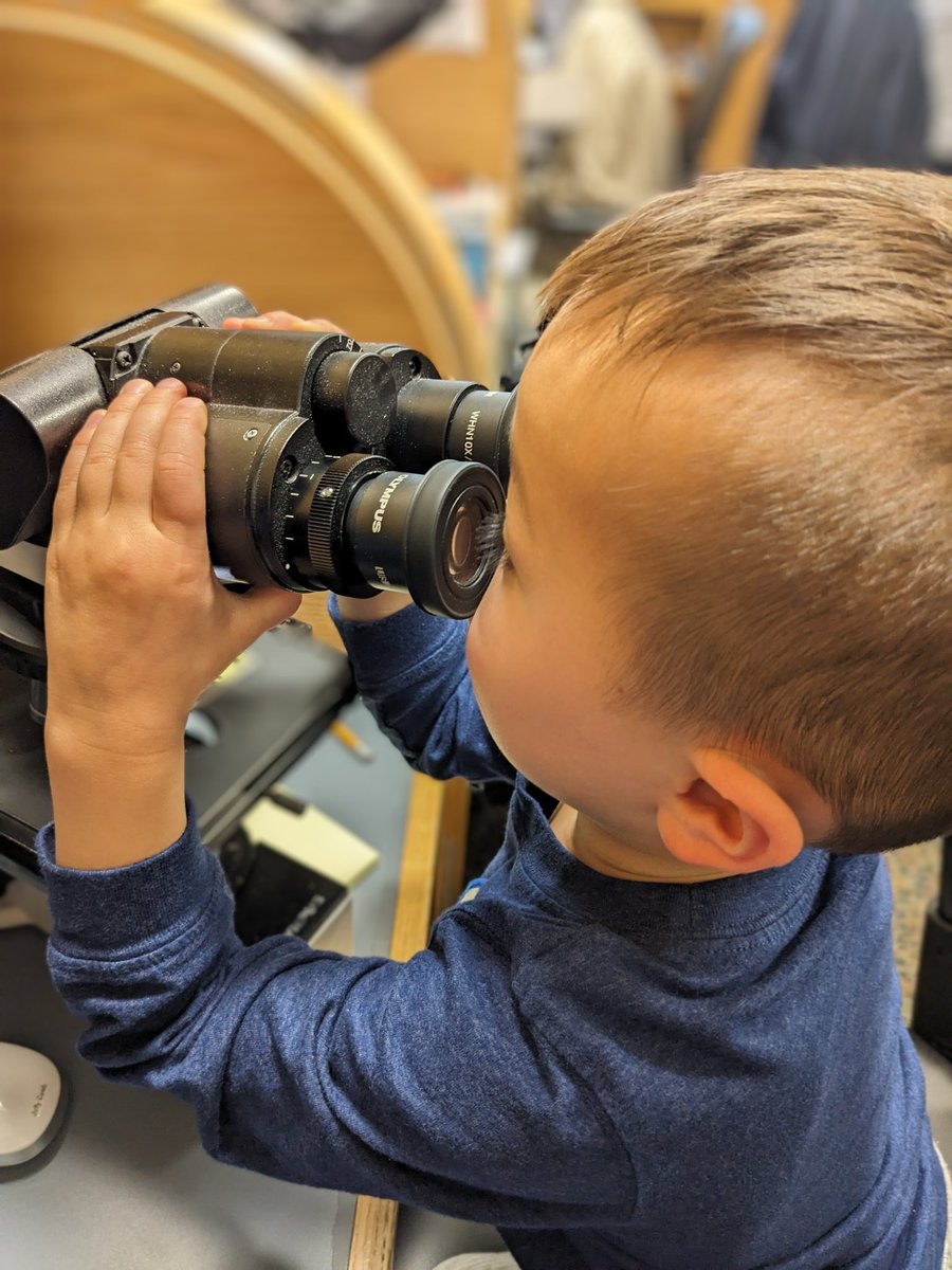☀️ Happy Fam Friday! 

🔬Brought my son to work last week

🧠Sometimes you got to zoom out in life to see what's important! 

Other times when it's right in front of you, it's up to you to make the diagnosis.