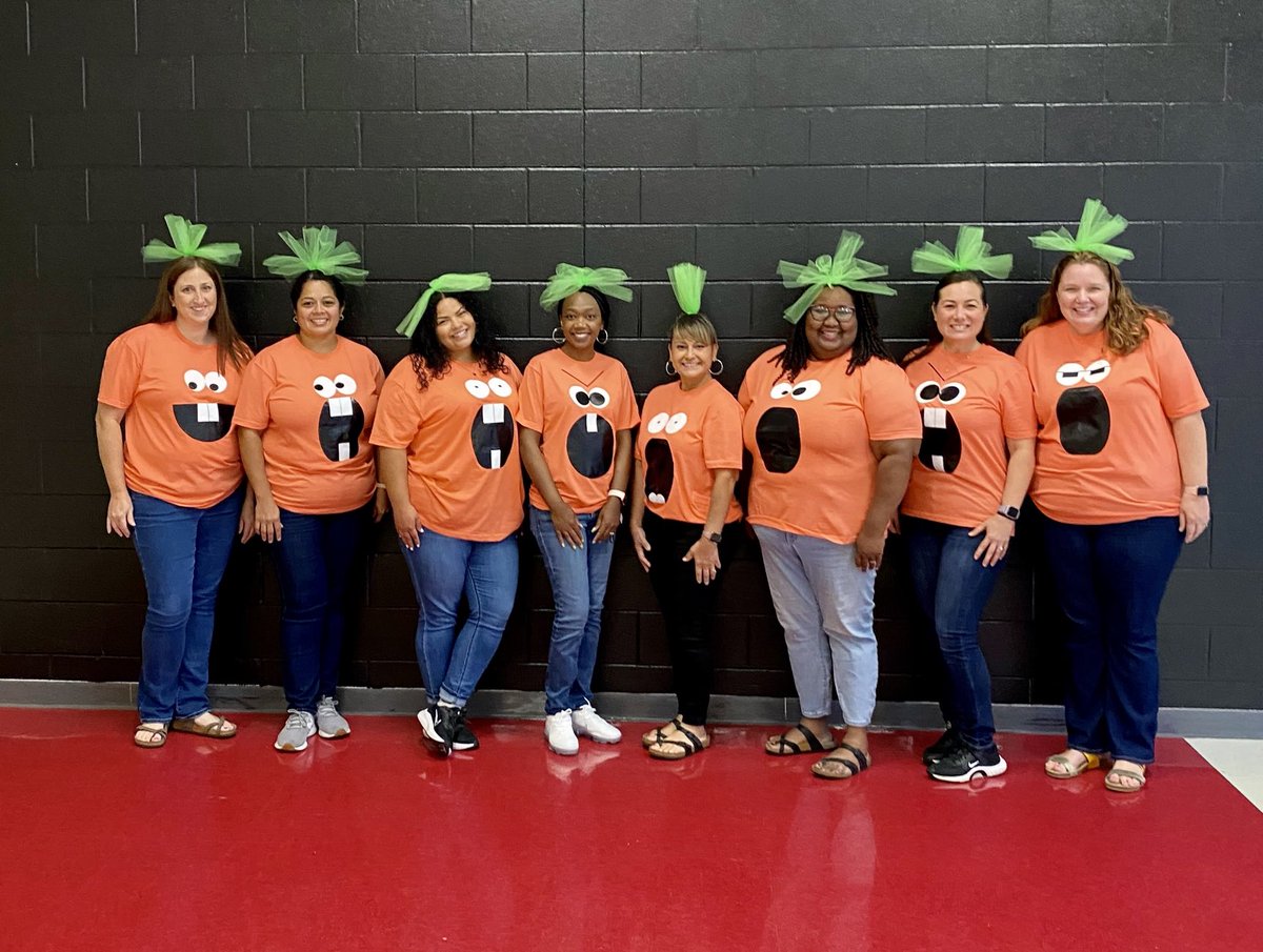 Creepy Carrots unite! ⁦<a href="/SCECardinals/">SCECardinals</a>⁩ ⁦<a href="/fifers_friends/">Alex Fifer</a>⁩ ⁦<a href="/eslrocks_sce/">Heidi Redmon</a>⁩ ⁦<a href="/PattyVidaurri/">Patty Vidaurri</a>⁩ ⁦<a href="/MrsHannahsClass/">Stephanie Hannah</a>⁩ #readinginschoolsday