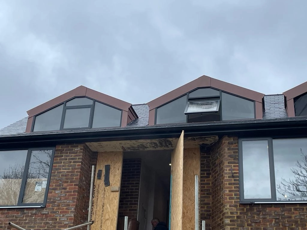 With the change of season in the air, here’s a recent project done with VMZinc in Pigmento Red colour.

Stunning when used as an accent colour or even all over. #VMZinc #SouthCoastMetalRoofing