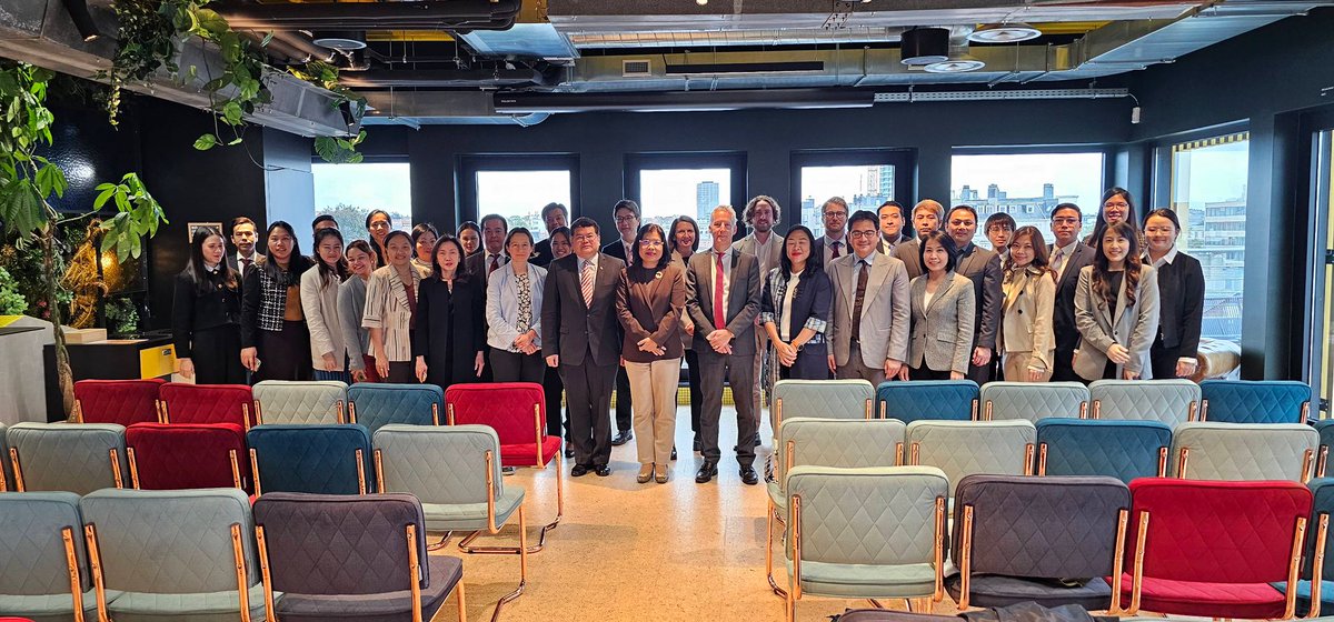 Trade_EU's tweet photo. 🇪🇺🤝🇹🇭 We just finished our first round of trade talks with Thailand. All set for a productive negotiation in the rounds to come. Next one planned for the week of 22 January 2024 in Thailand. Stay tuned and learn much more here: https://t.co/IGn8ENTrum https://t.co/nVYuBLx6EU