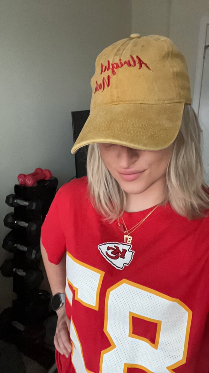 Sandi_P33's tweet photo. #redfriday bay-bee #alrightnah https://t.co/fSLD9pZGFN