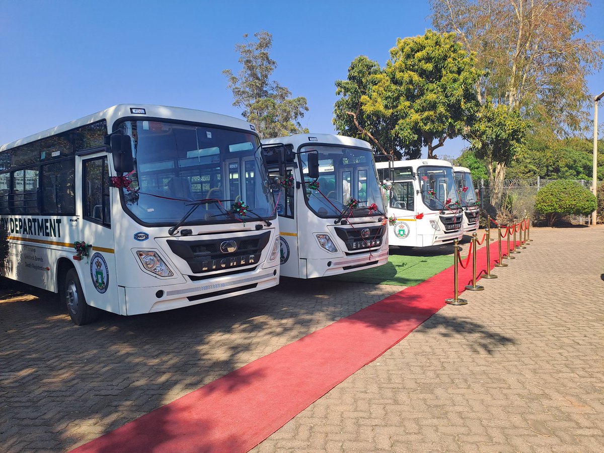 CivilRegZim's tweet photo. The Minister of @Moha_Zim, Hon. Kazembe Kazembe has today commissioned a new fleet of @CivilRegZim  buses and has also launched the Department's new logo-the first the Department has had since 1980. All this as part of the ongoing rebranding exercise. https://t.co/w317FNirqJ