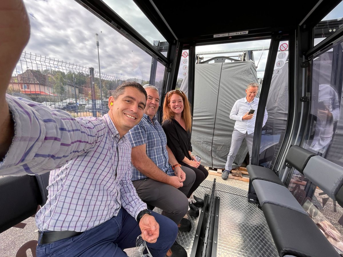 <a href="/jacquesalvarez/">ALVAREZ Jacques</a> et ses collègues ont fait la connaissance aujourd’hui des cabines qui vont accompagner nos clients de <a href="/FontRomeuP2000/">FontRomeuPyr2000</a> pour de nombreuses années! 🚡🚠
Elles sont magnifiques 😍 

<a href="/Altiservice/">❄Altiservice ⛷🏂</a>