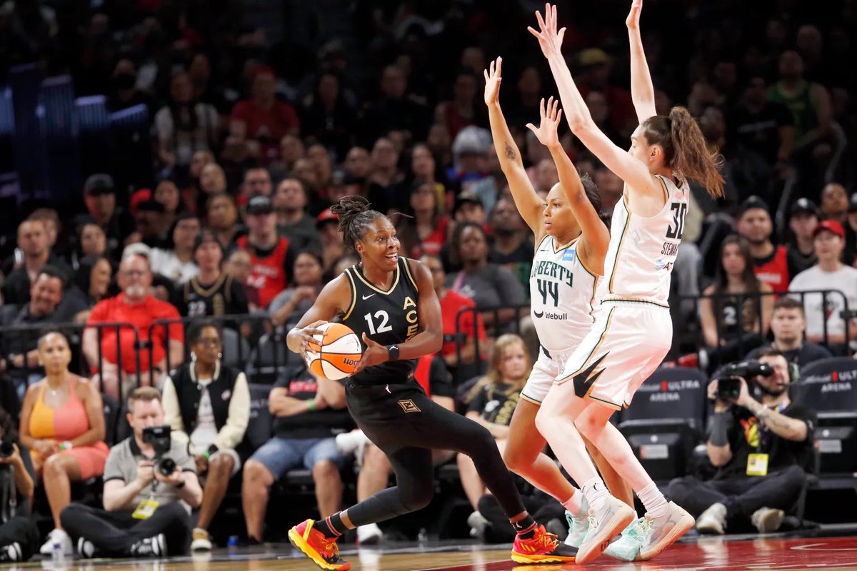 TheSeafoamWall's tweet image. New York Liberty forwards Breanna Stewart &amp;amp; Betnijah Laney have been named to the 2023 WNBA All-Defensive First &amp;amp; Second Teams, respectively. 

congrats to two of New York’s best defensive anchors 😤🗽