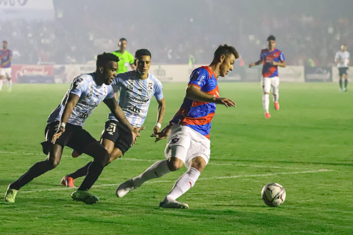 ➡️La #CopaDePrimera se vive por La Deportiva, junto a <a href="/Pelotadividida2/">Pelota Dividida</a> 

⚪️🔵Guaireña vs 🔵🔴Cerro Porteño 

🏟️: Parque del Guairá
⏰Previa: 19:30
⚽️Partido: 20:00
🎙️Relata: #JoséGonzález
🎙️Comenta: <a href="/erikwismann/">Erik Wismann</a> 
💻Coordina: <a href="/carlitosrojasca/">carfaroca</a> 

#ÚnicaEnFútbol #1120AM