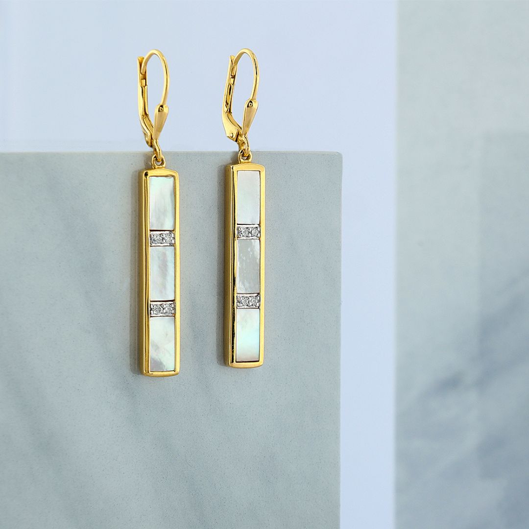 CocreateConnect's tweet image. Who says diamonds are a girl&apos;s best friend? These earrings will be by your side through thick and thin, and they always know how to make you sparkle.
Get them now at cocreatestyle.com

#MOP #motherofpearl #pearl #pearlearrings #pearldanglers #danglers #zircon