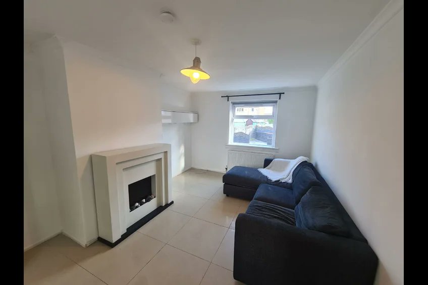 CastleResidenti's tweet photo. 🌟To Rent🌟

Castle Residential is delighted to present this well-presented two-bedroom property in the popular locale of Shanks Avenue in Barrhead.

Features:
Entrance hallway
Lounge with beautiful cream tile floor
Spacious kitchen
Two double bedrooms
Three-piece bathroom suite https://t.co/KpIuKQJedf