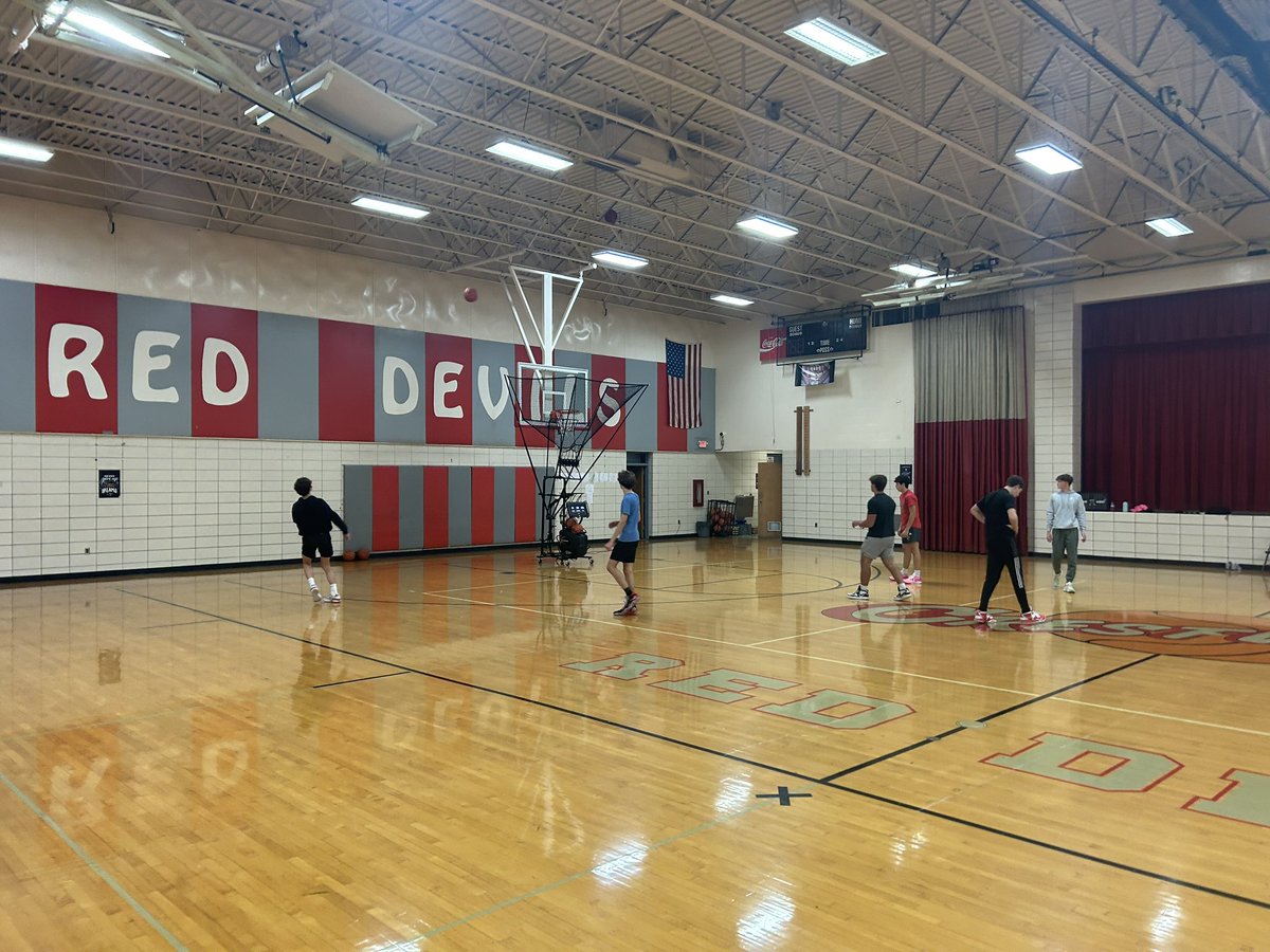 cwoodbasketball's tweet photo. #MorningShooting https://t.co/DjQEYE4d90