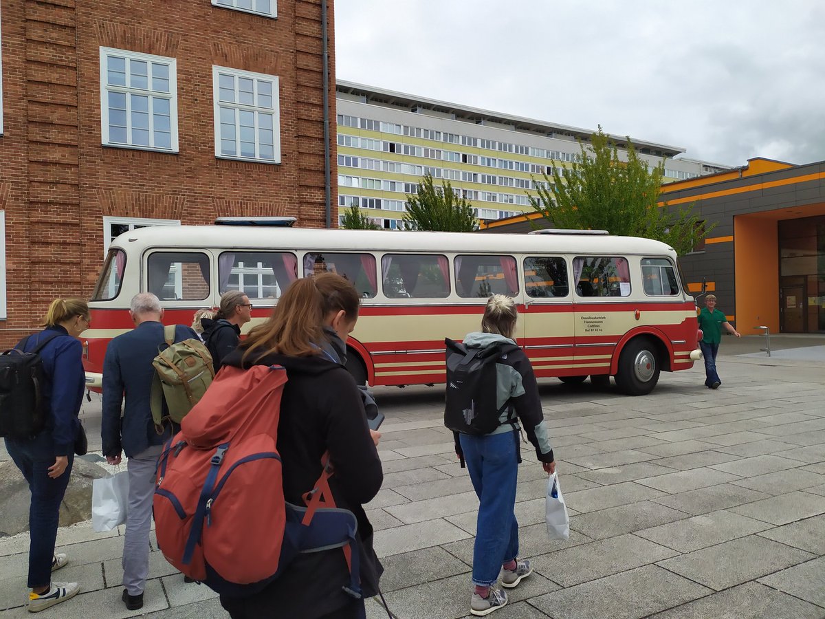 Auf geht's zu den Orten der Transformation in Cottbus. Mit historischem Vehikel. 🚌
