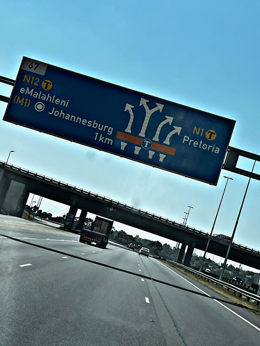 JohnBoySA255975's tweet photo. Hello Johannesburg! Wonder waar hang al die manlike mooi gay manne uit. #pielpret #soek #m2m #gay https://t.co/CHv9K5NE4c