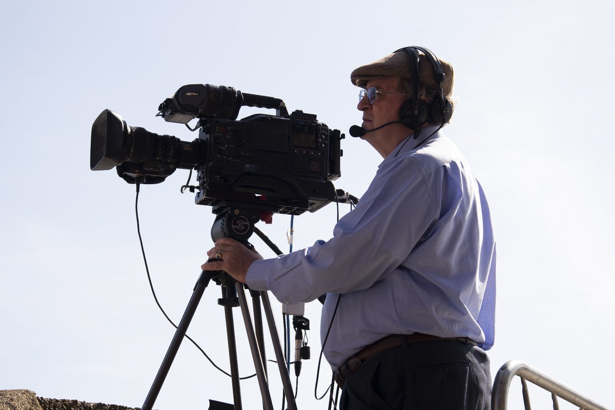 Mantén el enfoque en todo momento...

Grabación en plena Jornada Mariana de las familias en <a href="/torreciudad_org/">Torreciudad</a> 
#produccion #grabacion #audiovisual