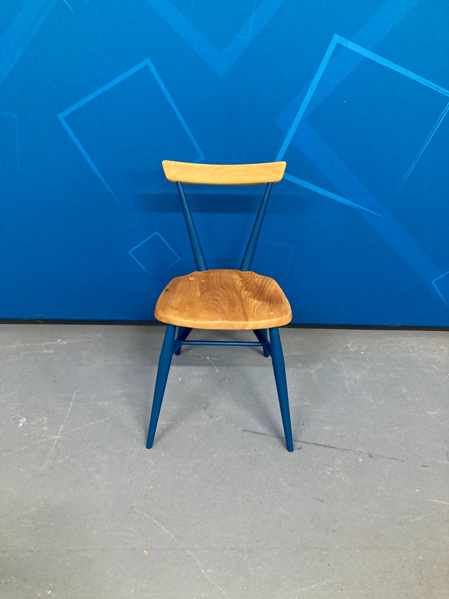 Our local restoration team have revitalised this Ercol chair, using Frenchic Al Fresco Steel Teal and Osmo Extra Thin Oil.

£89 W: 40cm H: 78cm D: 42cm