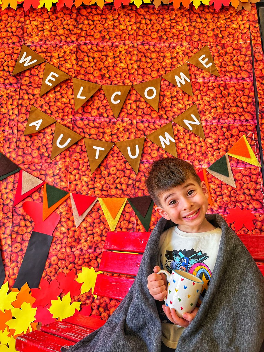 uobatikent's tweet photo. Mmm, sonbahar rüzgar ıslık çalar 🌬️
Geldi sonbahar🍂
Yanına bir şemsiye al ☂️ 
Sokağa çıkarken 
Çocuklar çocuklar 
Geldi sonbahar 🍁

#UğurluOlmak 
#TürkiyeninEğitimGücüyüz https://t.co/Up6nciInuq