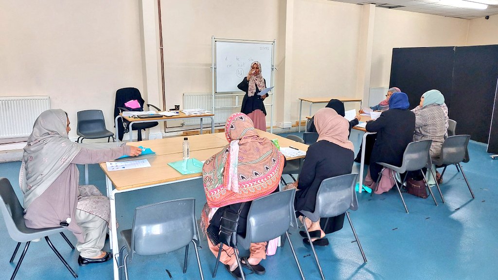 Pleased to team up w/ our <a href="/PEFproject/">Pathways to Enterprising Futures</a> partners: <a href="/ACHintegrates/">ACH 🧡</a> to put on a 12 wk English course in the community held at <a href="/AspireNSucceed/">Aspire&Succeed</a> on Friday mornings. Lots of powerful learning about experiences of securing work &amp; access to opportunities recorded by <a href="/CREMEatAston/">CREME</a>.