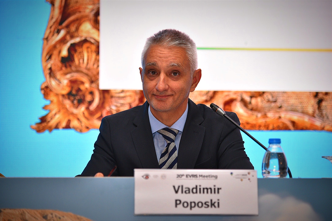 ICRcat's tweet image. El Dr. Vladimir Poposki, oftalmòleg al Dep. de Retina i Vitri, ha participat com a moderador i ponent a la 20ª edició del congrés internacional de l&apos;#EVRS. Un dels congressos més prestigiosos a nivell mundial. 

Pots llegir la notícia sencera aquí: icrcat.com/ca/drpoposki-e…