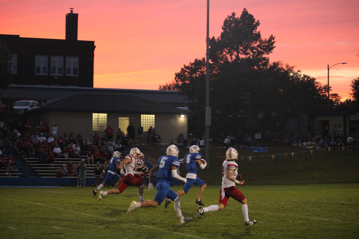 AGBluejayFball's tweet photo. Rise & Shine Bluejay Nation...It's Game Day! The Birdcage Will Be Rockin on the Road💛🪙 Be Loud! Be Proud! Go Blue!
#playwithHEART
#iAMtheSTANDARD
#AGRise
🆚️Omaha Concordia (district game)
⏰️7pm
📍Omaha, NE
🏟Concordia's Stadium
📡Tim, Barry, Crew on https://t.co/motej2jzL0 https://t.co/7m5mwG09se
