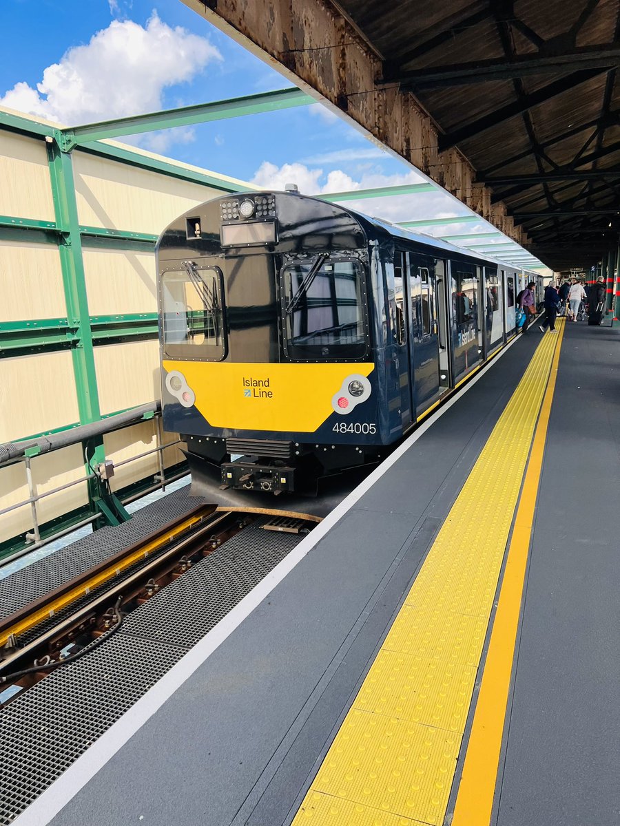 Something different! #IslandLine 

484005 at Ryde Esplanade and Ryde Pier Head