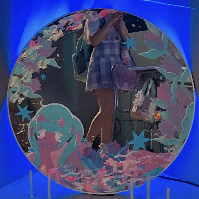 #NEO世界のはじめかた展  地下の空間可愛すぎて〜😭🩷️🩵 れいしちゃんの世界に迷い込んだみたい(:зꇤ   )ﾆ  こちらの鏡さんめためた可愛い🪞 ꒰ঌ(ᐢ ᵒ̴̶̷᷄ 𖥦 ᵒ̴̶̷᷅ ᐢ)໒꒱ https://t<a href="/tag/neo%E4%B8%96%E7%95%8C%E3%81%AE%E3%81%AF%E3%81%98%E3%82%81%E3%81%8B%E3%81%9F%E5%B1%95"class="tags">#NEO世界のはじめかた展</a>