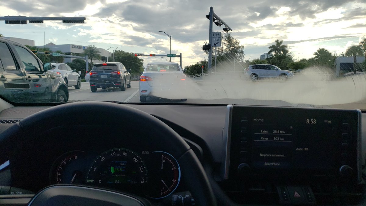 Celebremos hoy mundialmente al auto. Invento maravilloso que te da independencia, privacidad, libertad, comodidad y eficacia. Por muchos más años y años con autos y por mucha más gente con autos!