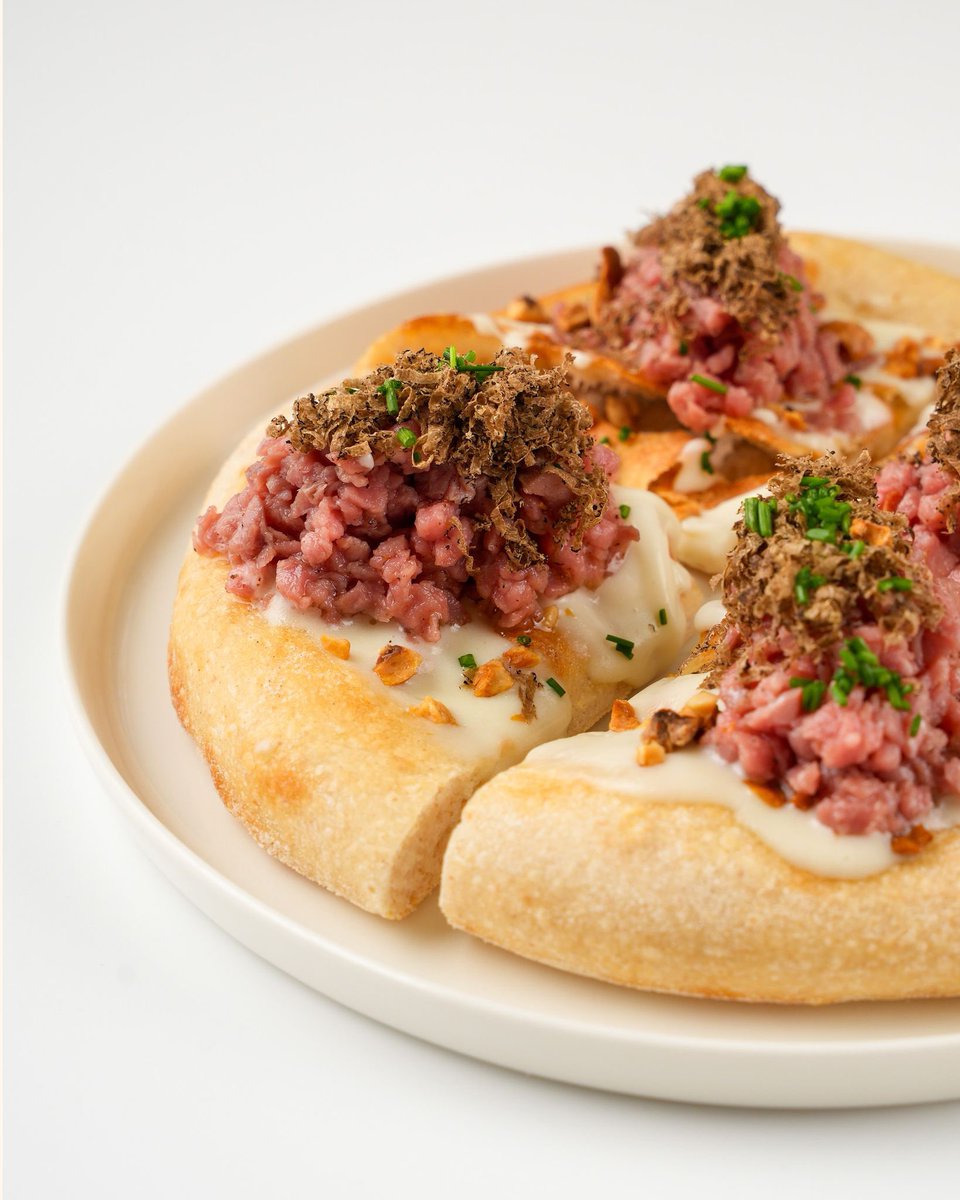 A slice of Italian finesse! 🍕 
Have you tried Pizzetta Gorgonzola, Noci e Carne Cruda?

#terrazzaitalia #italianfood #italia #italy #istanbul