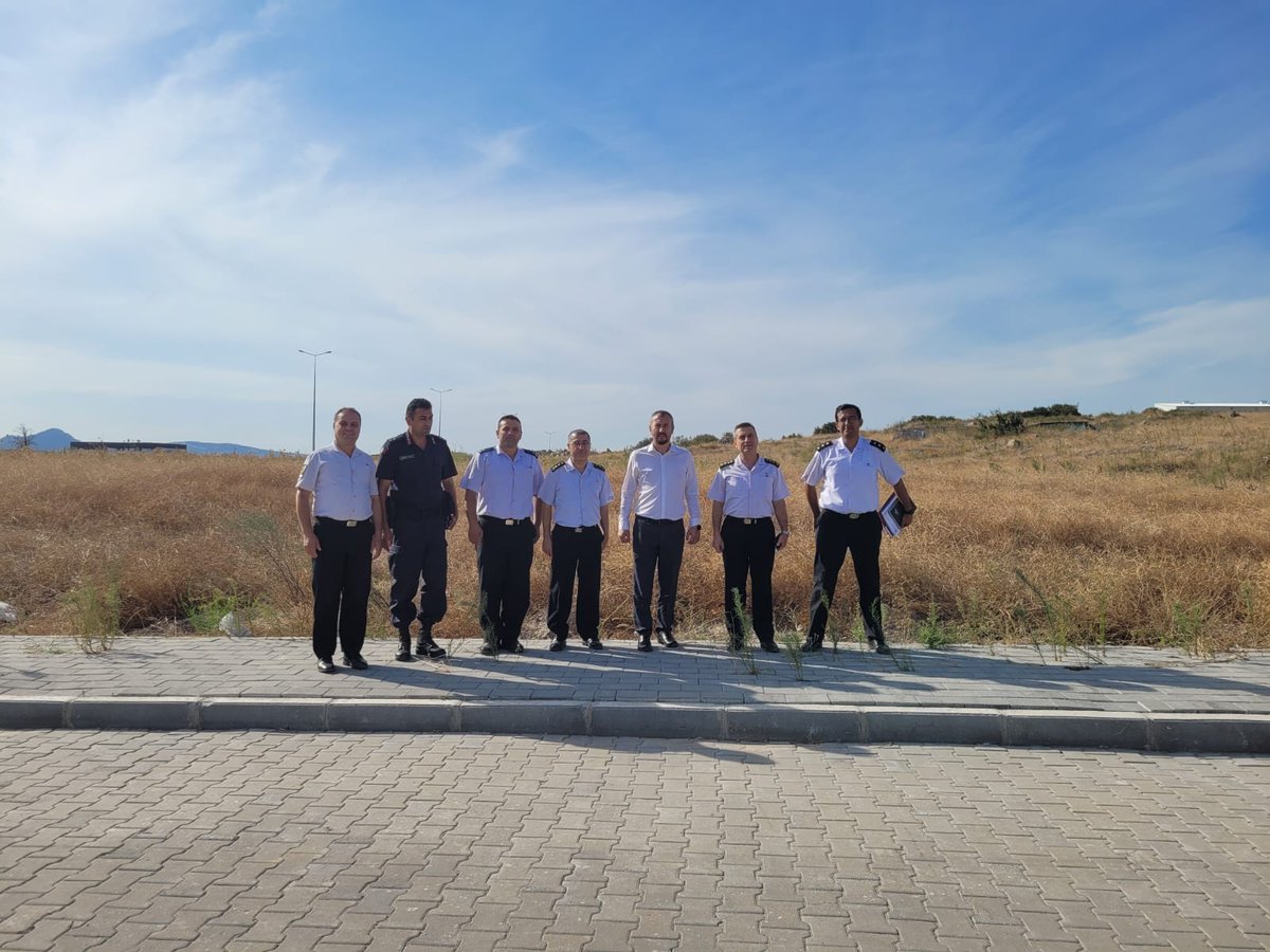 Ezine Gıda İhtisas OSB'ye Jandarma Karakolu
Ezine Gıda İhtisas Organize Sanayi Müdürü Alper Altınok, İçişleri Bakan Yardımcısı Sayın Bülent Turan'ın destekleriyle Organize Sanayi Bölgesi'nde planlanan Jandarma Karakolu projesi için önemli bir adım atıldığını duyurdu.