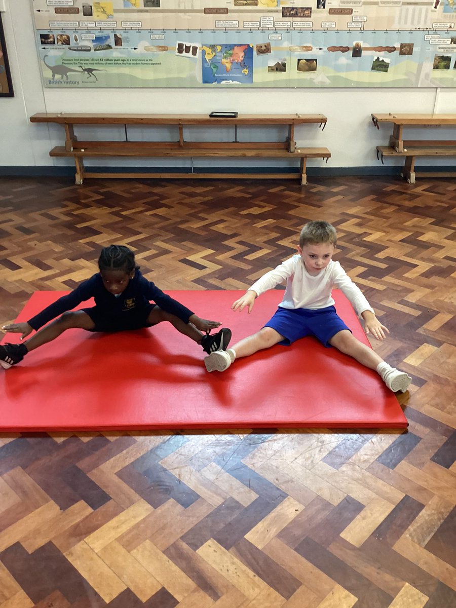 RecordBSTM's tweet photo. #stmpe In PE today we created different shapes using our bodies in gymnastics. https://t.co/y3DIpDSvdp