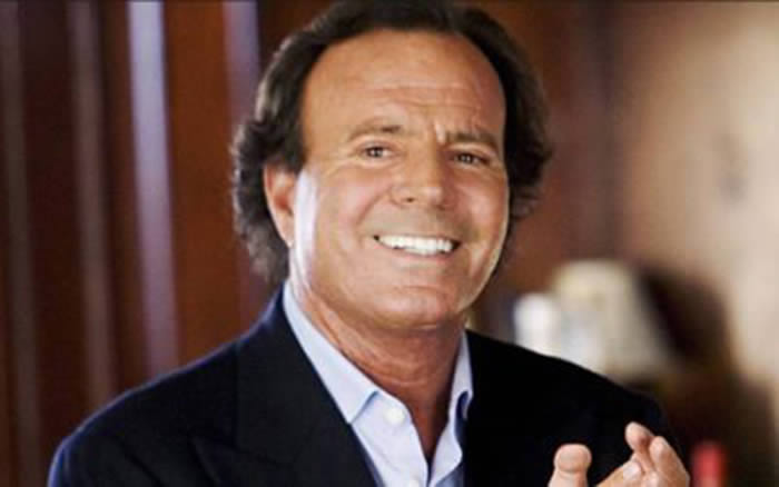 Con motivo del 80 cumpleaños de #JulioIglesias, <a href="/OscarGBlesa/">Oscar Garcia Blesa</a> ensalza su papel como figura fundamental de la música de este país y Latinoamérica, repasando algunas de las composiciones más memorables de su cancionero y nuestra historia tinyurl.com/kzm9mz3h