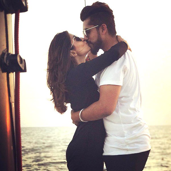Patel_Prashant1's tweet photo. 23. #KishwarMerchantt and #SuyyashRai - #BiggBoss9

On Bigg Boss 9, they announced their relationship in the house. However, they had met earlier in 2011. They are happily married couple even welcomed a baby boy recently.

#SuKish #BB9 https://t.co/GnJemSgeBD
