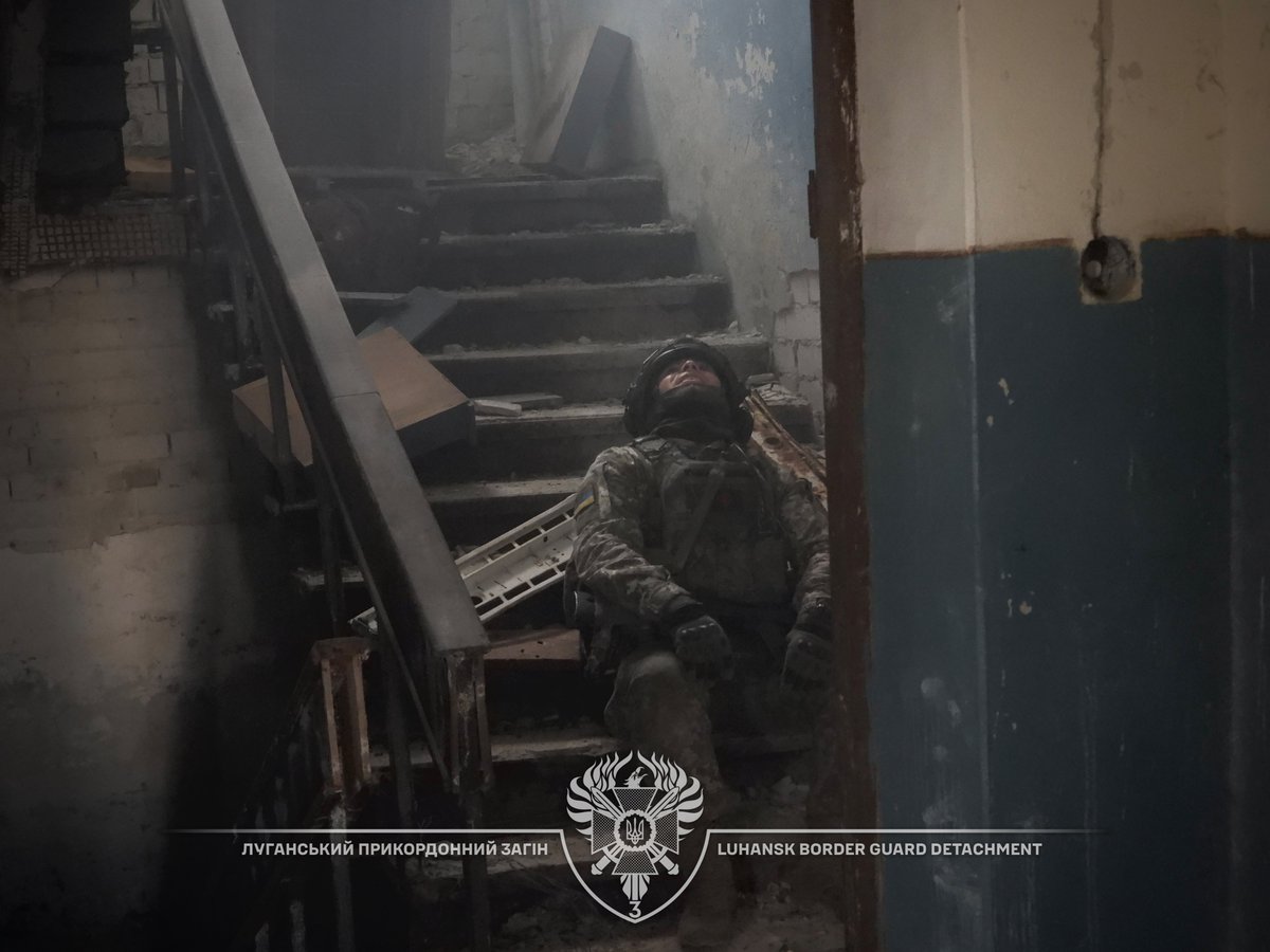 luhanskdpsu's tweet image. Підготовка до штурмових дій: бій у промзоні та зачистка будівель

Зіткнення у містах і бої в забудовах є одними із найскладніших етапів наступу. 

Лише системна підготовка та постійні тренування є основою для якісного бойового злагодження підрозділу.