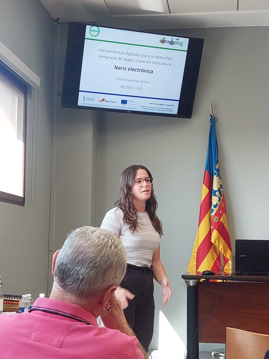 Hoy <a href="/ava_asaja/">Associació Valenciana d'Agricultors</a> celebra la jornada de presentación de resultados del proyecto #sensoplag financiado por <a href="/GVAavi/">IVACE+i Innovación</a>

Sheila Sánchez es la encargada de explicar el desarrollo de narices electrónicas para la detección de plagas.

Para más información 👉🏽 redoli.blogs.uv.es/2023/09/19/el-…