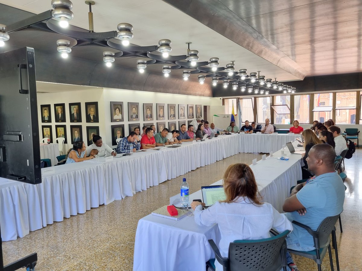 Amarx1867's tweet photo. #DiaInternacionalDeLaPaz
 #Cali delegados y delegadas de las formas asociativas de Fedecomun, 𝐚𝐯𝐚𝐧𝐳𝐚𝐧𝐝𝐨 𝐞𝐧 𝐥𝐚 𝐜𝐨𝐧𝐬𝐭𝐫𝐮𝐜𝐜𝐢𝐨́𝐧 𝐝𝐞 𝐫𝐮𝐭𝐚𝐬 𝐲 𝐩𝐫𝐨𝐩𝐮𝐞𝐬𝐭���𝐬 en 𝐬𝐞𝐠𝐮𝐫𝐢𝐝𝐚𝐝, con instituciones nacionales y regionales
@UAcuerdoPaz
@ARNColombia https://t.co/eBuH1FELhs