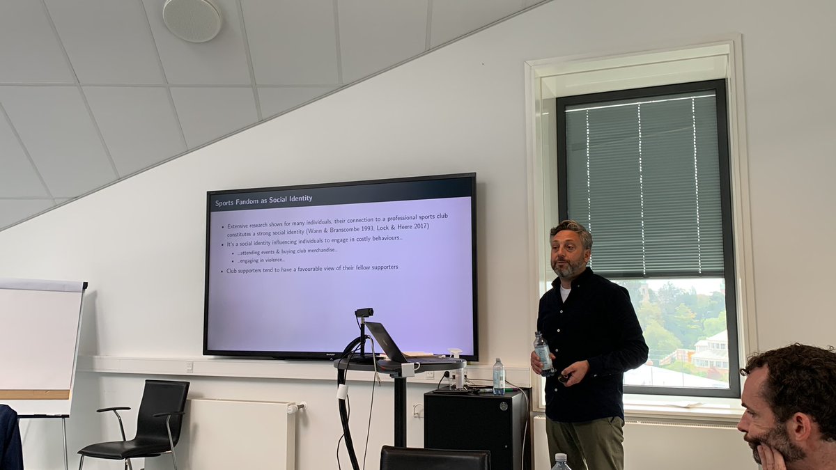 Fascinating work on voter mobilization using sports identities by @dktr_dr et al at the Nordic Workshop on Political Behavior. Thx to @ThistedPeter et al for organizing and @Carlsbergfondet for funding 🙏