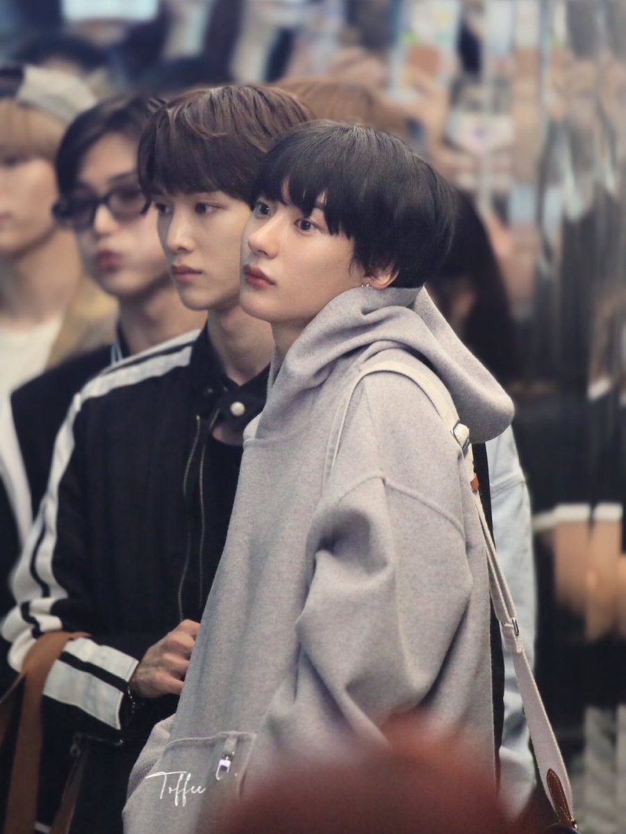 หน้าหล่อ หลังก็หล่อ ถัดไปข้างหลังอีกก็หล่อ ใจเราก้อว้าวุ่นหมดอะดิงี้