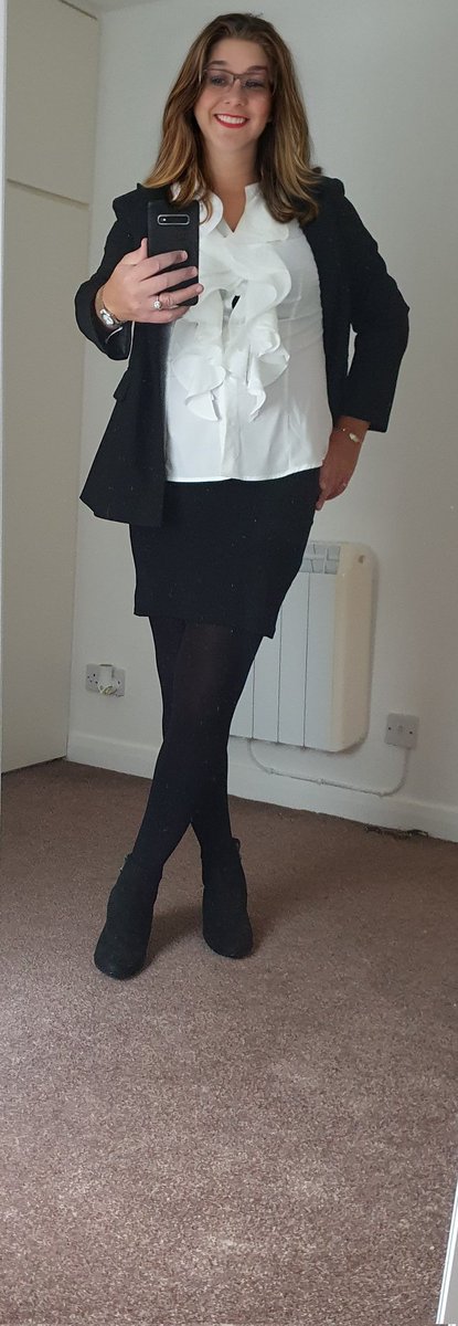Northern_soul15's tweet photo. Working girl 👩‍💻📲☕️💼💋 https://t.co/ow07wPNT6Q