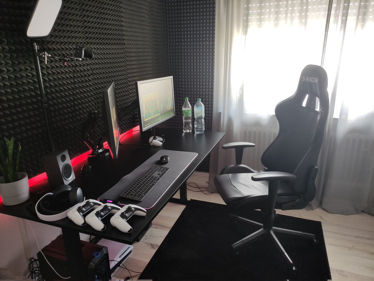 Bin live mit EA FC 24, auf ganz entspannt, 100 Euro drin und mehr wird's nicht 😨

Draften heute und reden bisschen über die letzten Monat,kommt gerne vorbei 👍

Twitch.tv/jeffryy95