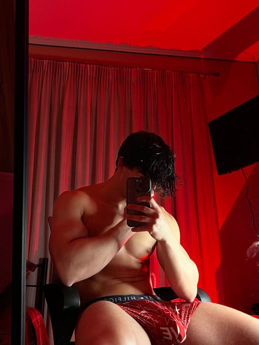 mikehotx's tweet photo. me estaba mirando mucho el entrenador del gym, rt y subo como me lo he follado😈 
👉SOLO3$👉💦  https://t.co/PXOxMFIHZb 💦 https://t.co/mCZOiJZbHg