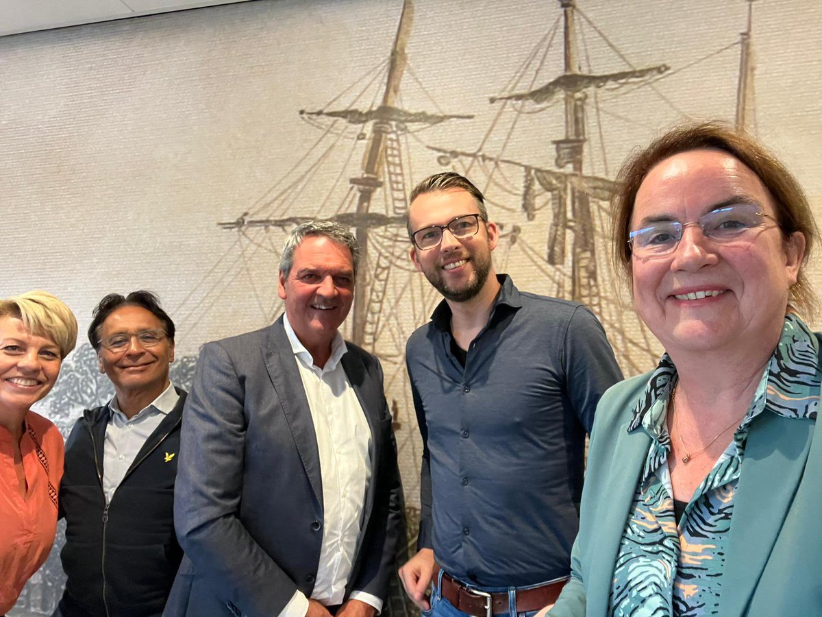 VanEgters's tweet photo. Samen met @Jappovic een interessant en leuk bezoek gebracht aan @ellen_selm in @gempurmerend Informatie uitgewisseld over ondermeer aanpak toezicht en handhaving. https://t.co/j1MKeOELMu