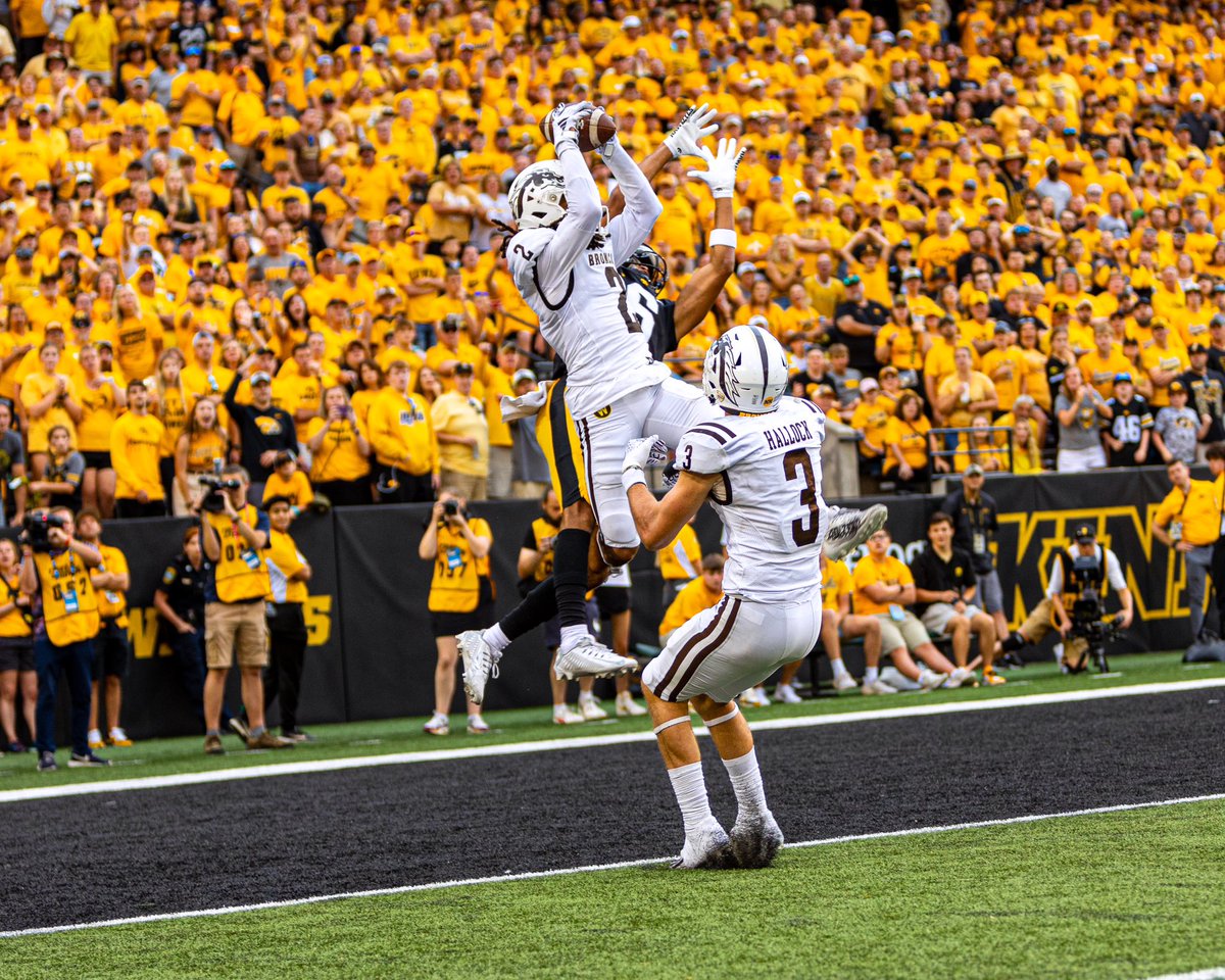 Live in a competitive mindset! When the ball is in the air.. IT’S MINE!! #EAT #DBlock #WeAllWeGot