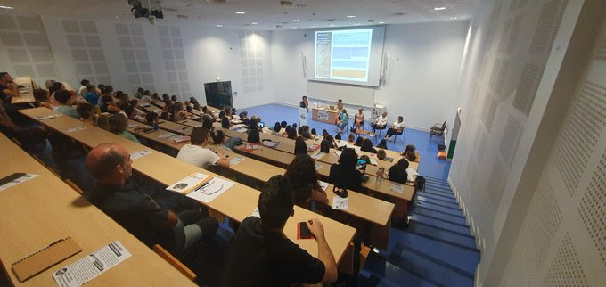 Lettre d'info #96 de la FCU
Édito par Audrey Sauvêtre, Directrice du Service Commun de Formation Continue, <a href="/LeMansUniv/">Le Mans Université</a>
🗞 Vu dans les médias
🔍Focus : Nouveau livre blanc du <a href="/fffod/">fast food</a> 
📸Photo : Rentrée des stagiaires de la #formpro à l'<a href="/univpaulvalery/">Université de Montpellier Paul-Valéry</a> 
👉bit.ly/44WW1c9